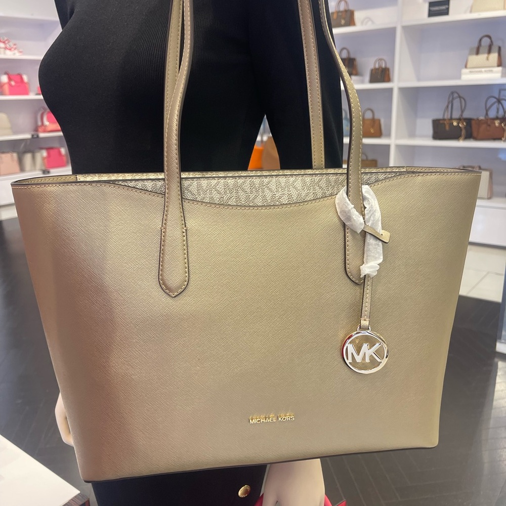 MICHAEL KORS Arden Large Metallic Top-Zip Shoulder Tote Bag
Pale Gold 
NWT - Picture 6 of 16